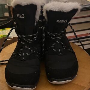 Xero Women's Black Winter Boots